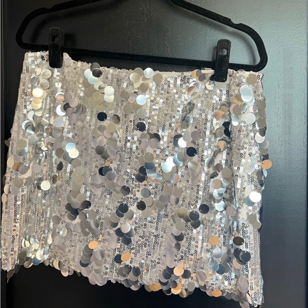 NWOT Fashion Nova sequin mini skirt fits more like a Large